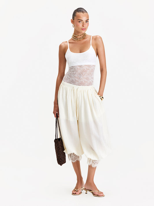 מכנסים בגזרה רחבה עם תחרה Lace Hem Pants