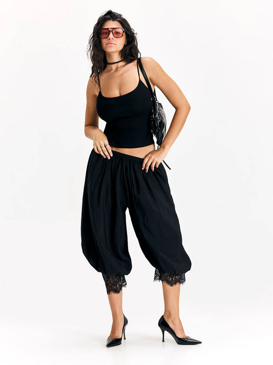 מכנסים בגזרה רחבה עם תחרה Lace Hem Pants